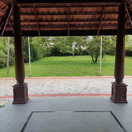 Marari Beach Palace Mararikulam Bagian luar foto