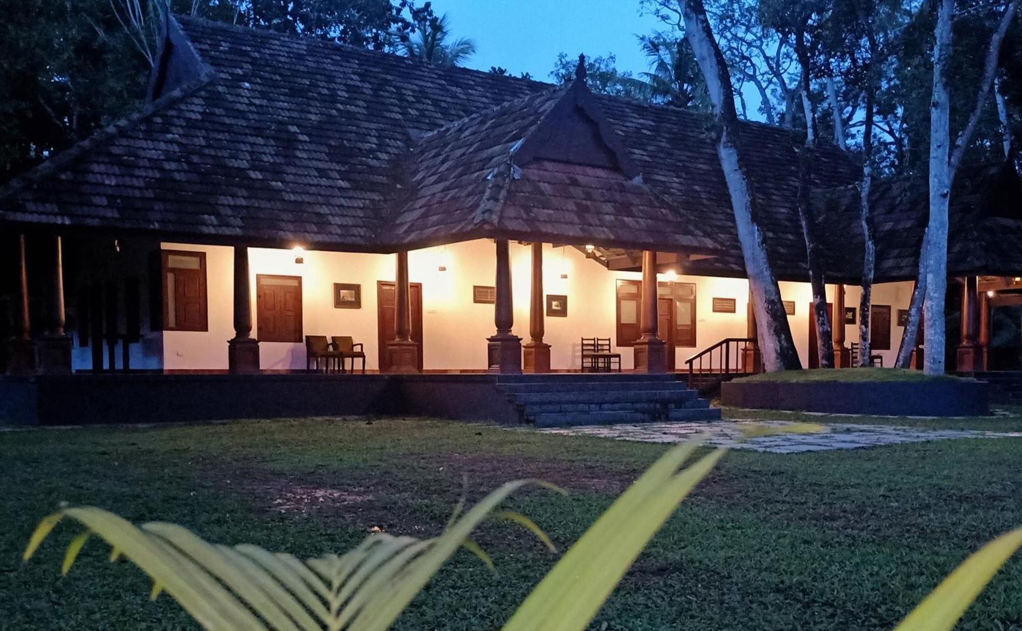 Marari Beach Palace Mararikulam Bagian luar foto
